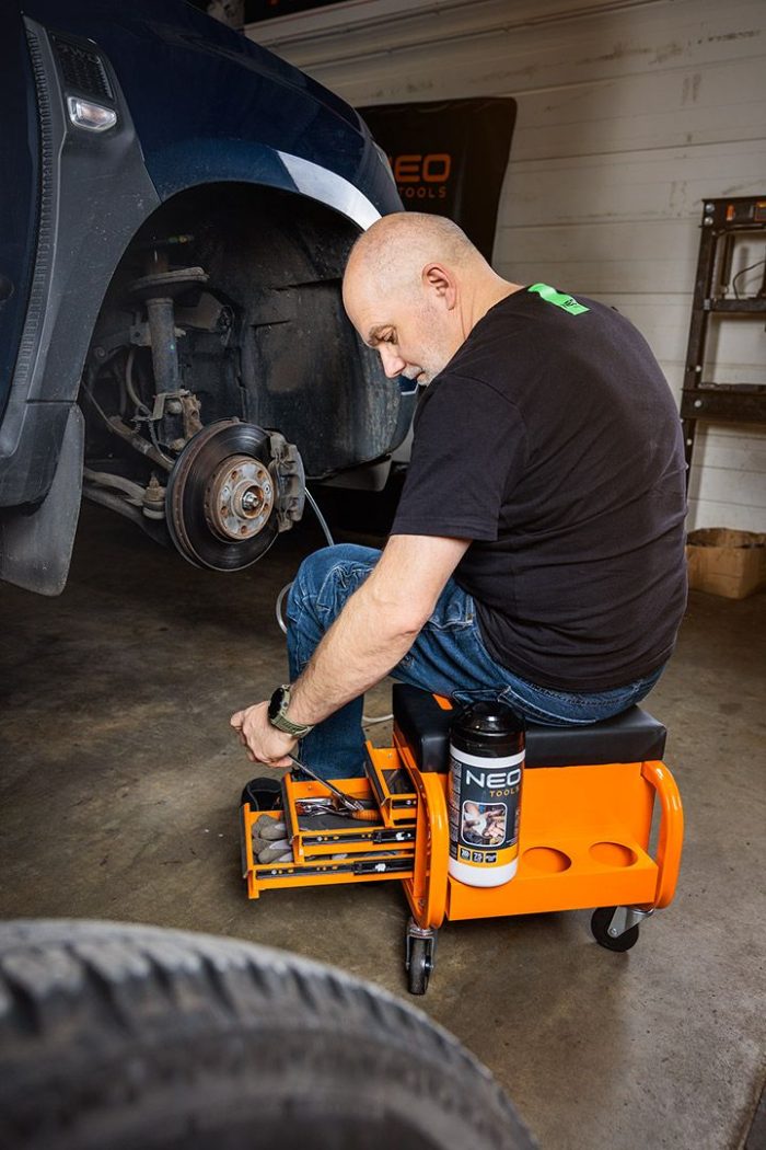 Radna stolica na kotačima s kutijom za alat NEO 11-605 - Slika 5