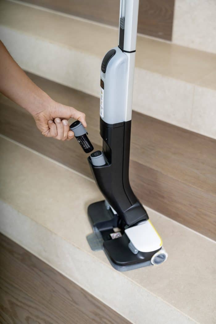 KARCHER Aku čistač tvrdih podova FC 4-4 Battery - Slika 3