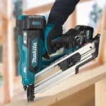 Makita BN001GD201 40V 50-90mm bežični pištolj za čavle s 2 baterije od 2,5 Ah i punjačem u kutiji - Slika 3