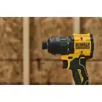 DeWALT aku bušilica odvijač sa 4 izmjenljive glave DCD803NT - Slika 2