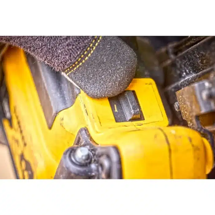 DeWalt aku pištolj za eksere-drvo Brushless 18V 2×5.0Ah DCN930P2 - Slika 4