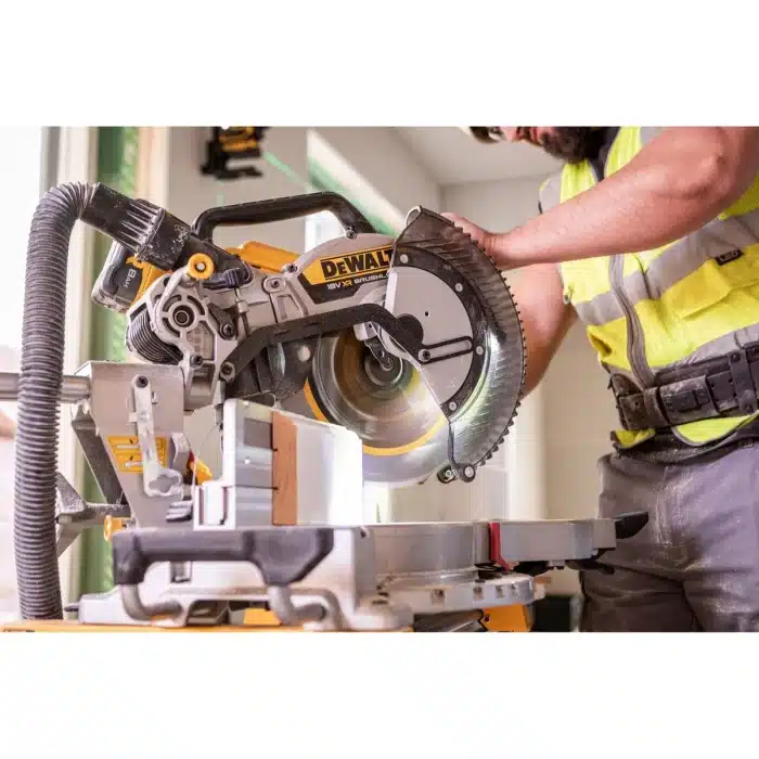 DeWalt aku preklopna potezna nagibna pila BRUSHLESS 18/54V XR DCS782N- Solo - Slika 4